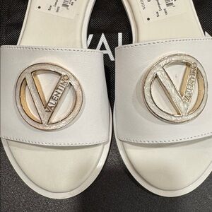 AUTÉNTIC-Valentino White Slide Sandals with Gold Logo